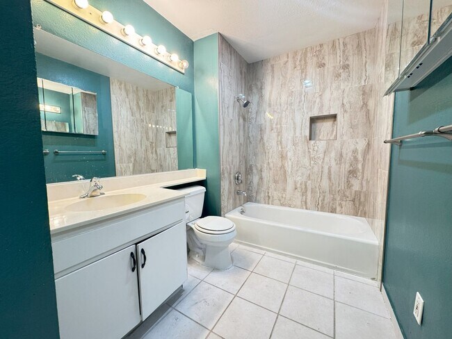 Building Photo - Mission Valley 2 Bedroom Two Story Second ...