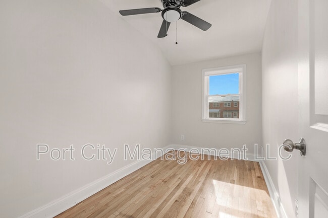 Building Photo - 832 N Marlyn Ave