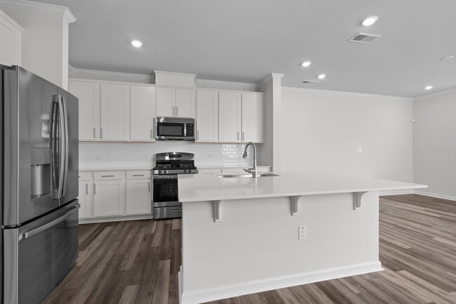 Building Photo - 5715 Woodlawn Dr