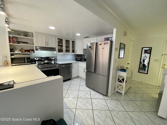 Building Photo - 8755 Banyan Way