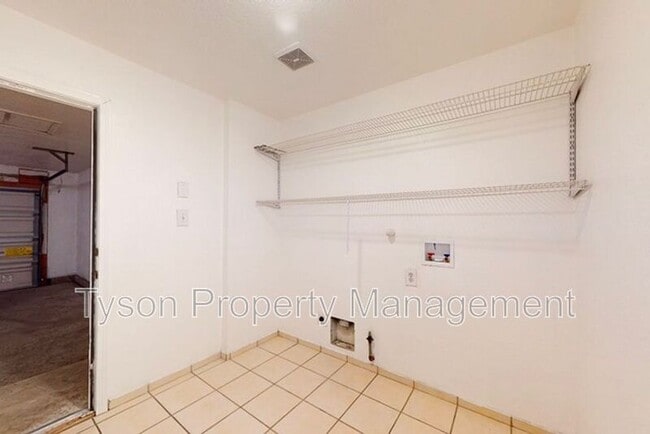 Building Photo - 419 Sawtooth St SE