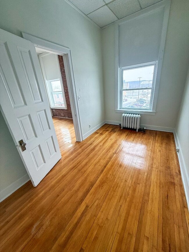 Building Photo - 10 1/2 N Minnesota St