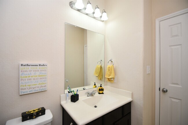 Building Photo - 5619 Drumlin Field Way