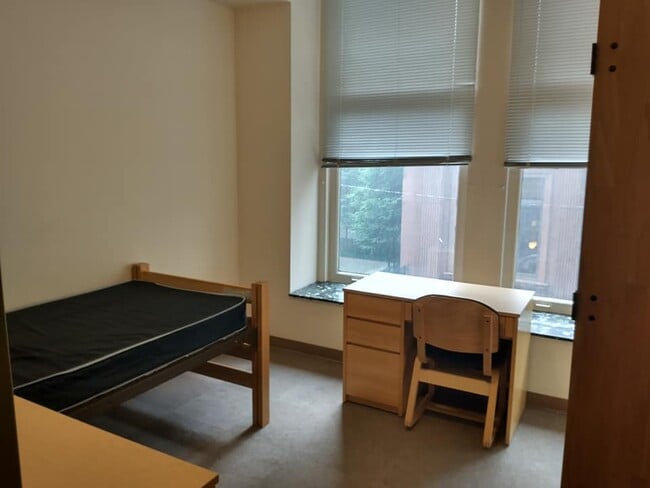 Building Photo - 341 4th Ave