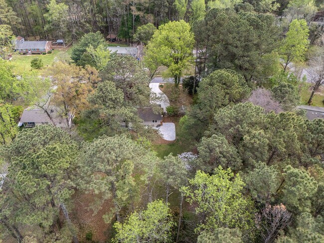 Building Photo - Ranch Three Bedrooms with Fenced in Yard Available April - Move in Ready!