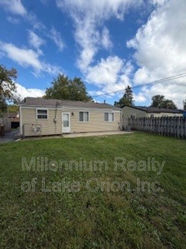 Building Photo - 291 W Yale Ave