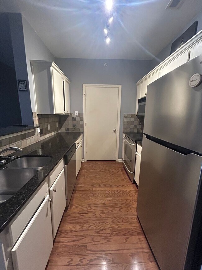 Building Photo - Modern 2-Bedroom, 2-Bath Home