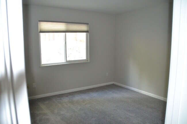 Building Photo - Thompson Apartments