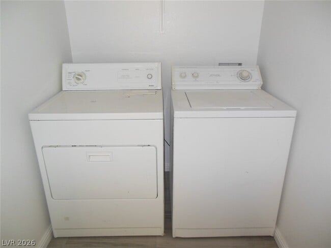 Building Photo - 9733 Villa Lorena Ave