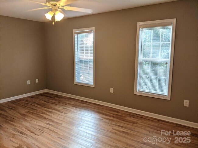 Building Photo - 140 Locomotive Ln