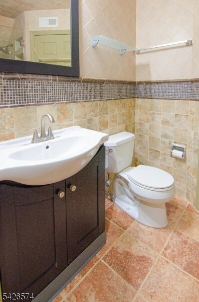 Building Photo - 3027 King Ct