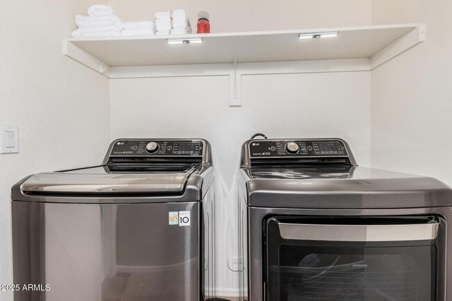 Building Photo - 4632 E Mossman Rd