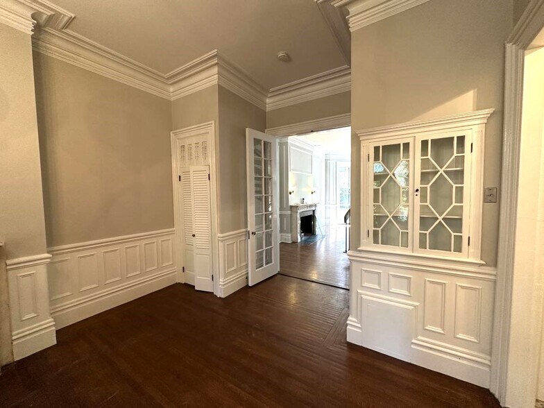 Building Photo - 32 Gloucester St