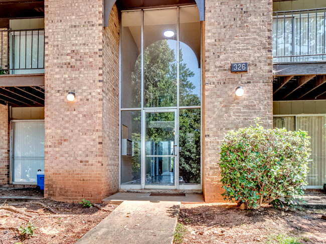 Building Photo - 325 Orchard Trace Ln