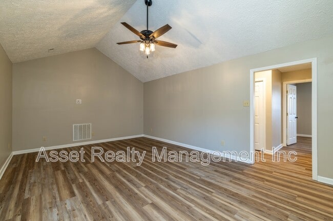 Building Photo - 4405 Greenfern Way