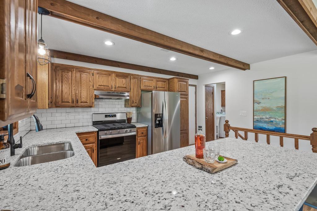Building Photo - 833 Tyrol Ln