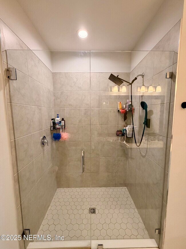 Building Photo - 293 Pine Bluff Dr