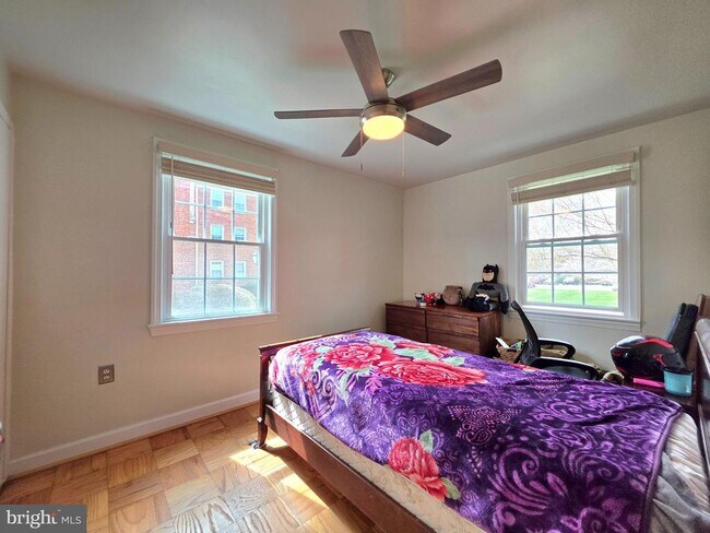 Building Photo - 6620 Boulevard View