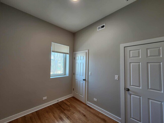 Building Photo - 6321 S Eberhart Ave