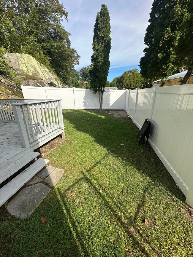 Building Photo - 1110 Poquonnock Rd