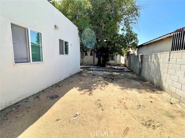 Building Photo - 448 S Woods Ave