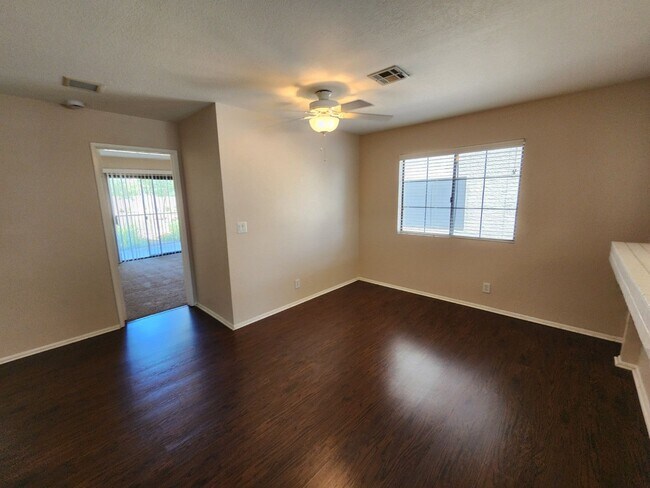 Building Photo - Lovely 2 Bed 2 Bath Downstairs Condo in Gr...