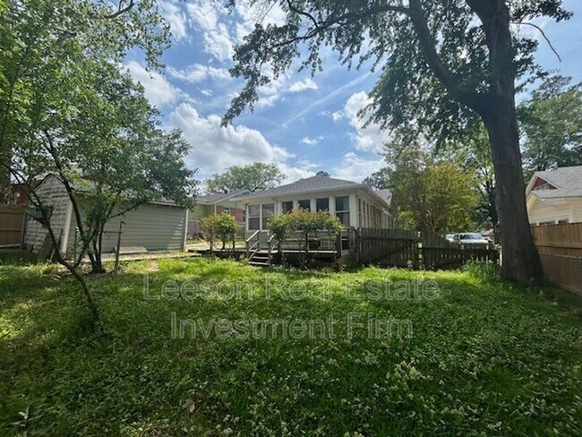 Building Photo - 622 Columbia St