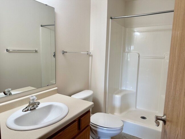 Building Photo - 2 Bedroom 2 bathroom - South Fargo