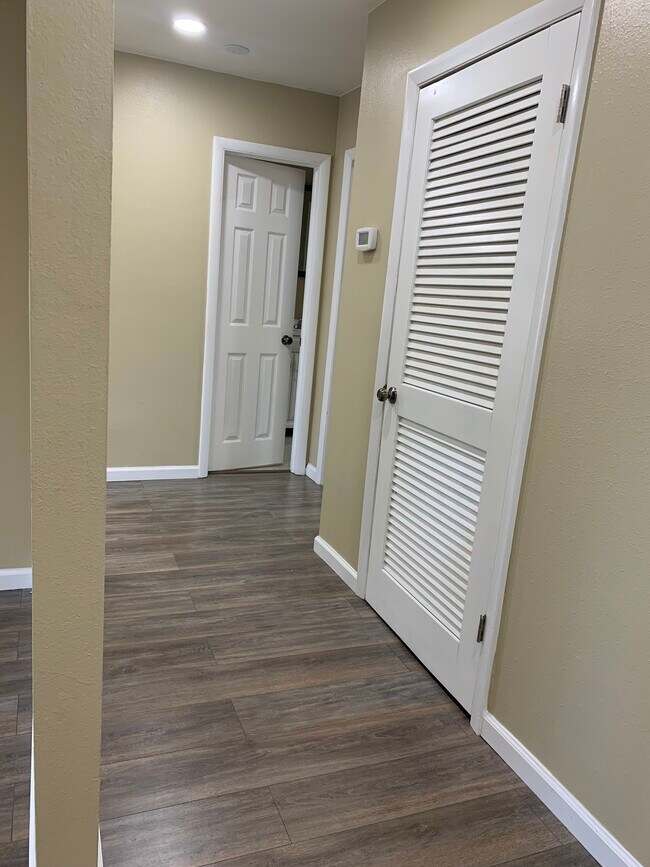 Building Photo - 129 Springwood Cir