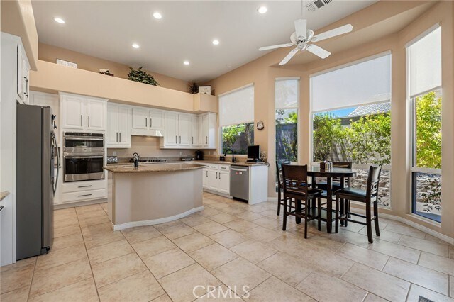 Building Photo - 78652 Alliance Way