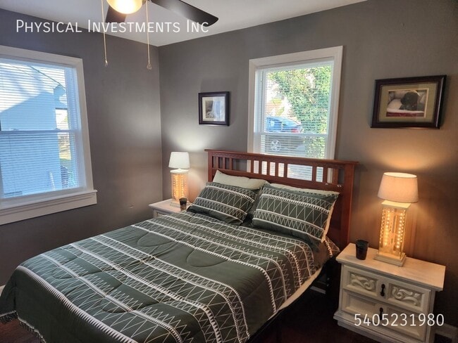 Building Photo - 412 Hanover Ave NW