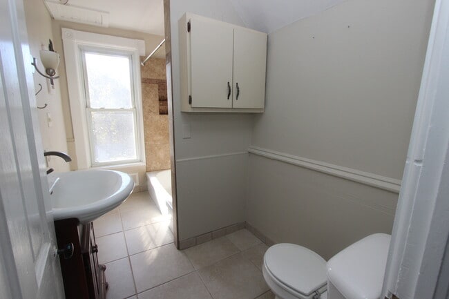 Building Photo - 19 W Crystal Lake Ave