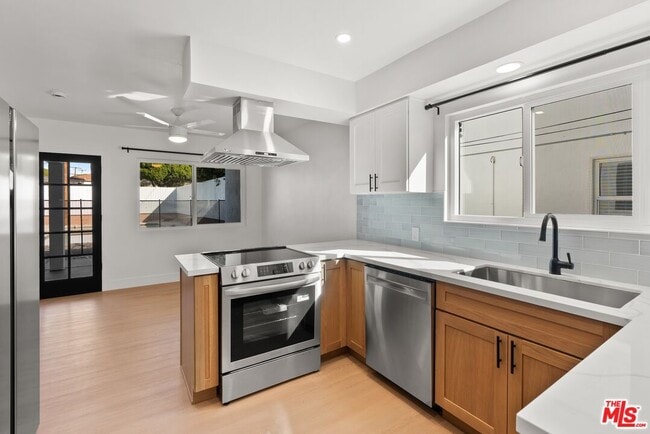 Building Photo - 4020 La Salle Ave