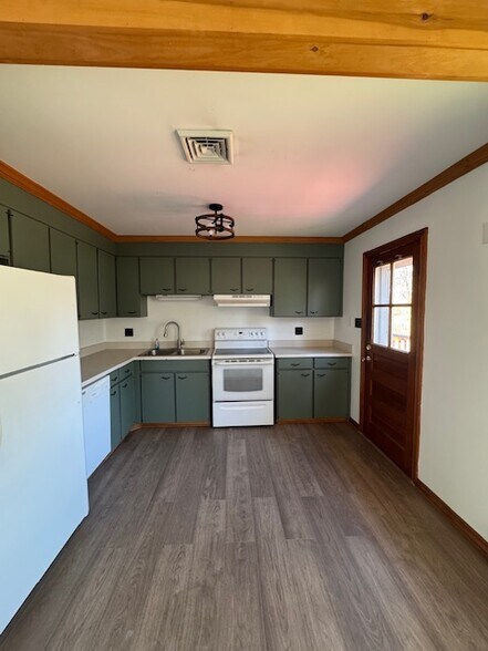 Building Photo - 8130 Lee Davis Rd