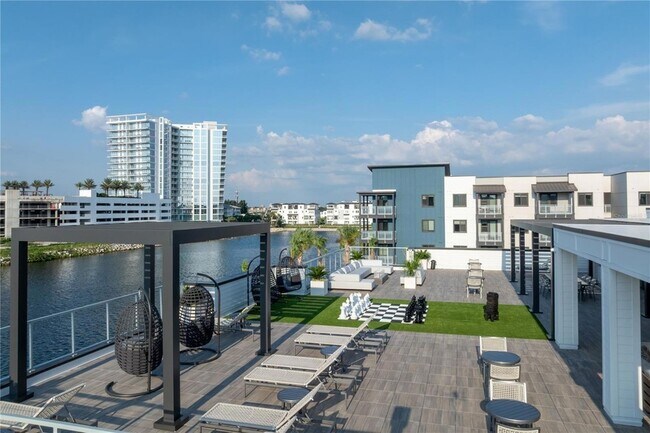 Building Photo - 5127 W Tyson Ave