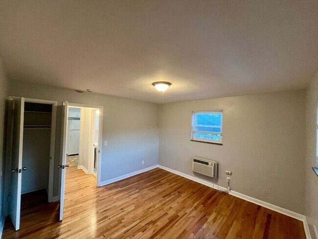 Building Photo - 2739 Lafeuille Ave