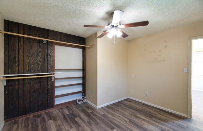 Building Photo - Charming 5-Bedroom Pool Home in Prime Tempe Location