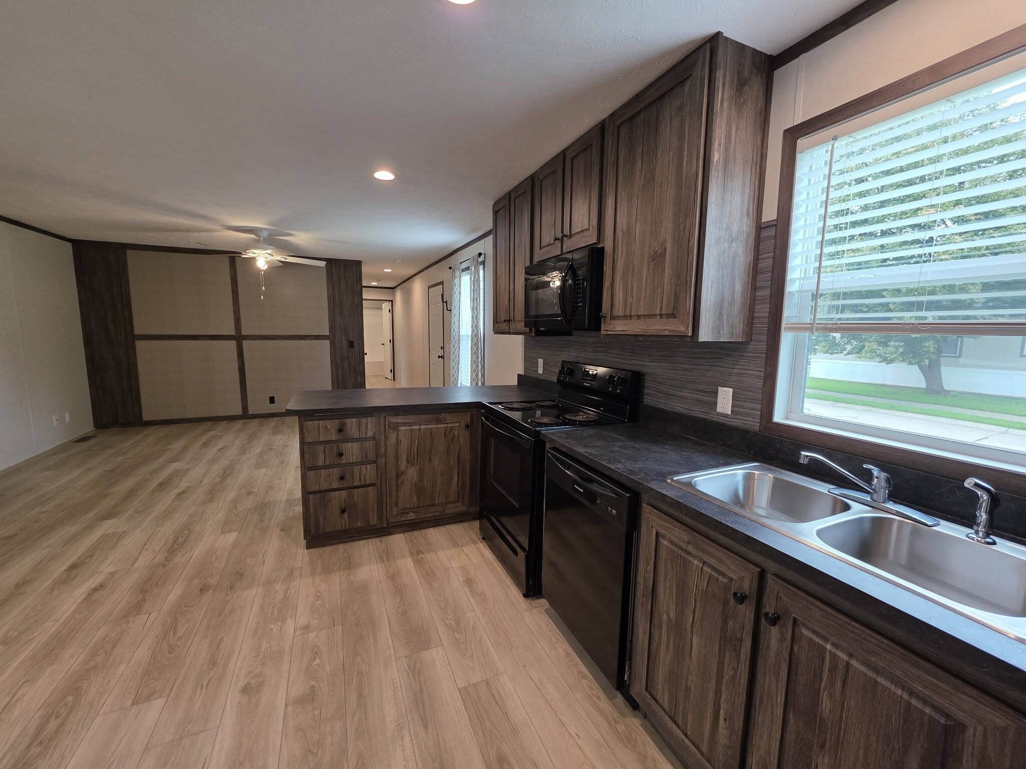 Building Photo - 1300 W Commodore Blvd