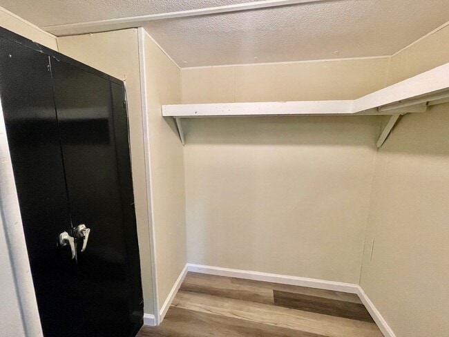 Building Photo - Recently Renovated 2 Bedroom / 2 bathroom ...