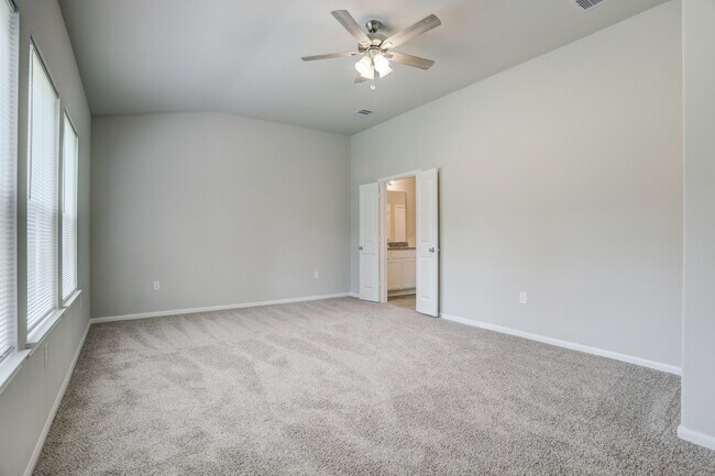 Building Photo - 725 W Foley St