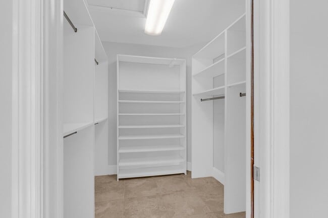 Building Photo - 1180 SW 17th St