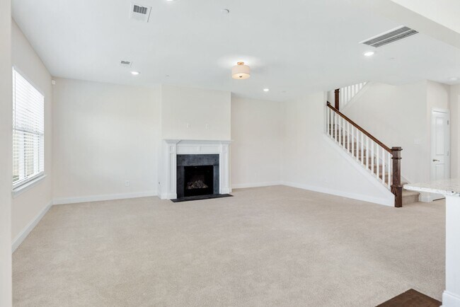 Building Photo - 797 Ravensdowne-