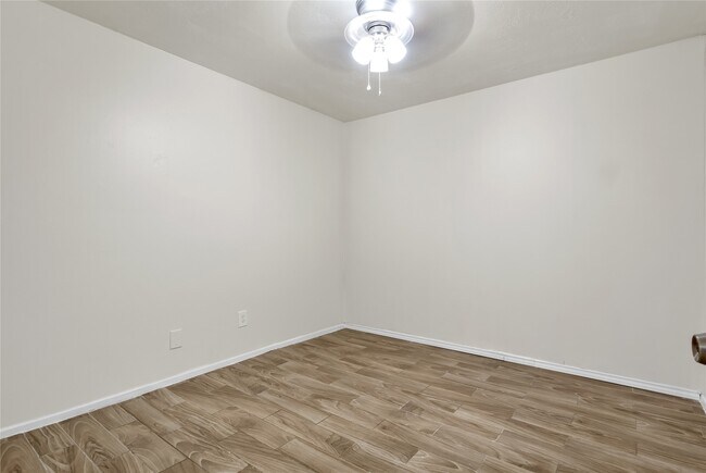 Building Photo - 6913 Chasewood Dr