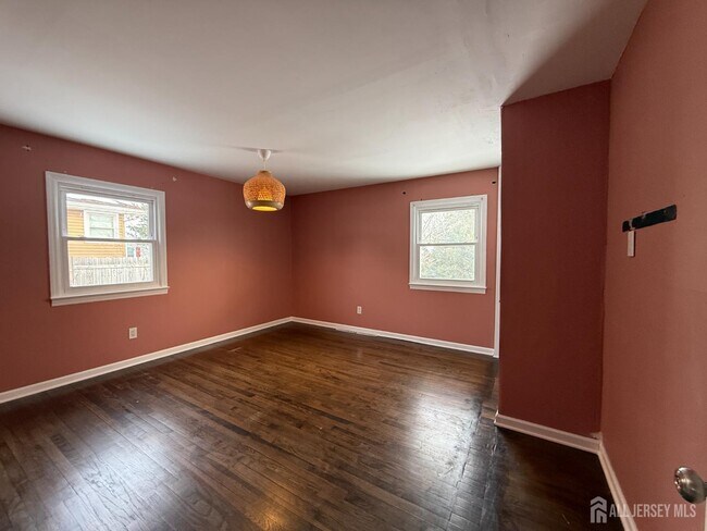 Building Photo - 114 Netherwood Ave