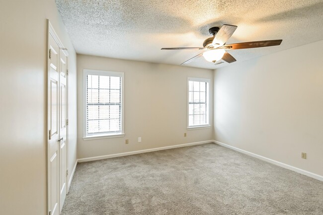Building Photo - 3811 Westridge Dr