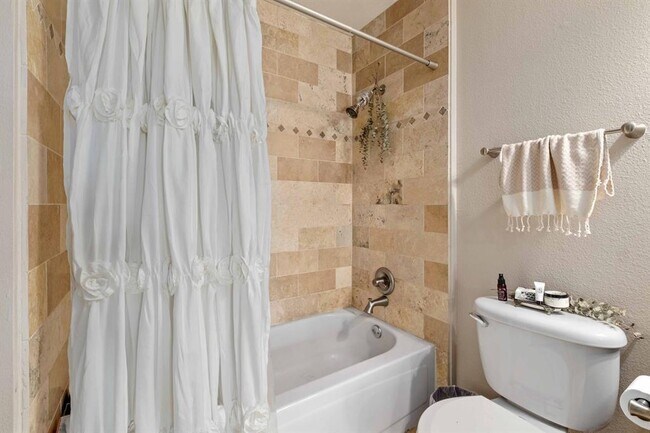 Building Photo - 6000-9 Shepherd Mountain Cove