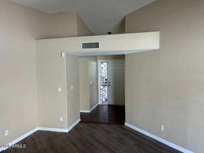 Building Photo - 15822 N 5th Ave
