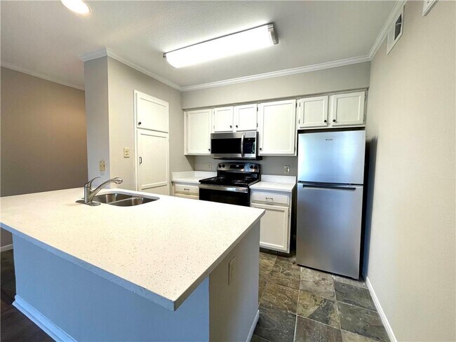 Building Photo - 8888 Tallwood Dr
