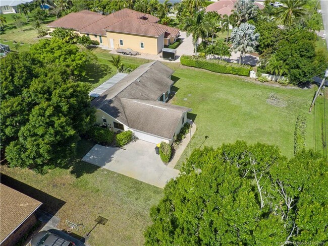 Building Photo - 2468 N W Everglades Blvd