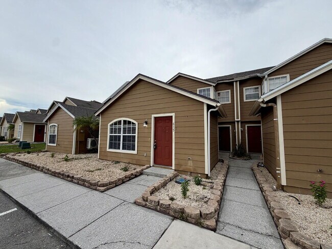 Building Photo - Spacious 3-Bedroom Townhome in Davenport